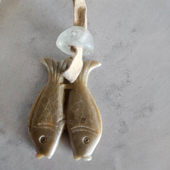 2 ASIAN NATURAL GREEN & BROWN JADEITE TWO-SIDED FISH PENDANT W/ CHAMOIS NECKLACE - Picture 7 of 16